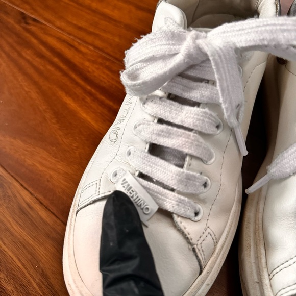 BLOGGER’S FAVE! Valentino fresia leather white sneakers US 7.5 - Picture 5 of 9